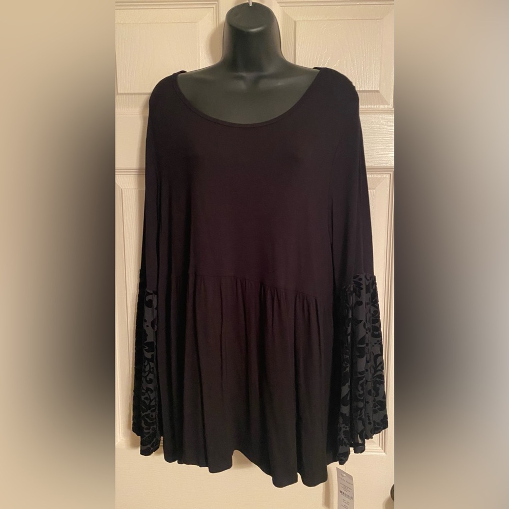 Hannah Brand black 3/4 sleeve baby doll type top